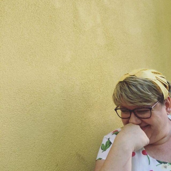 Meet your Posher, Amy - Picture 2 of 2